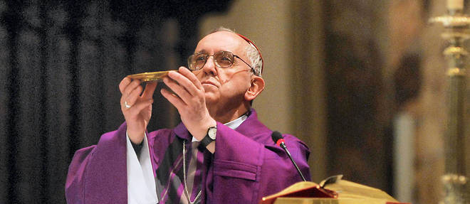 Le pape François portant sa Casio