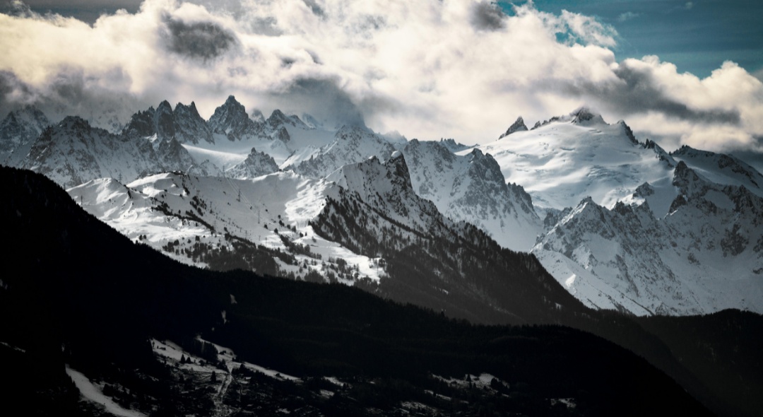 Pourquoi choisir entre carrière et bien-être ? Explorez Crans-Montana, un eldorado pour les professionnels techniques, entre opportunités professionnelles, immobilier de qualité et vie privilégiée.